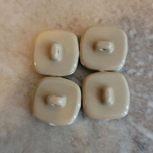 [SOLD] CHANEL Set of 4 Tan & White Polkadot Square 'CC' Shank Buttons - Picture 2 of 2